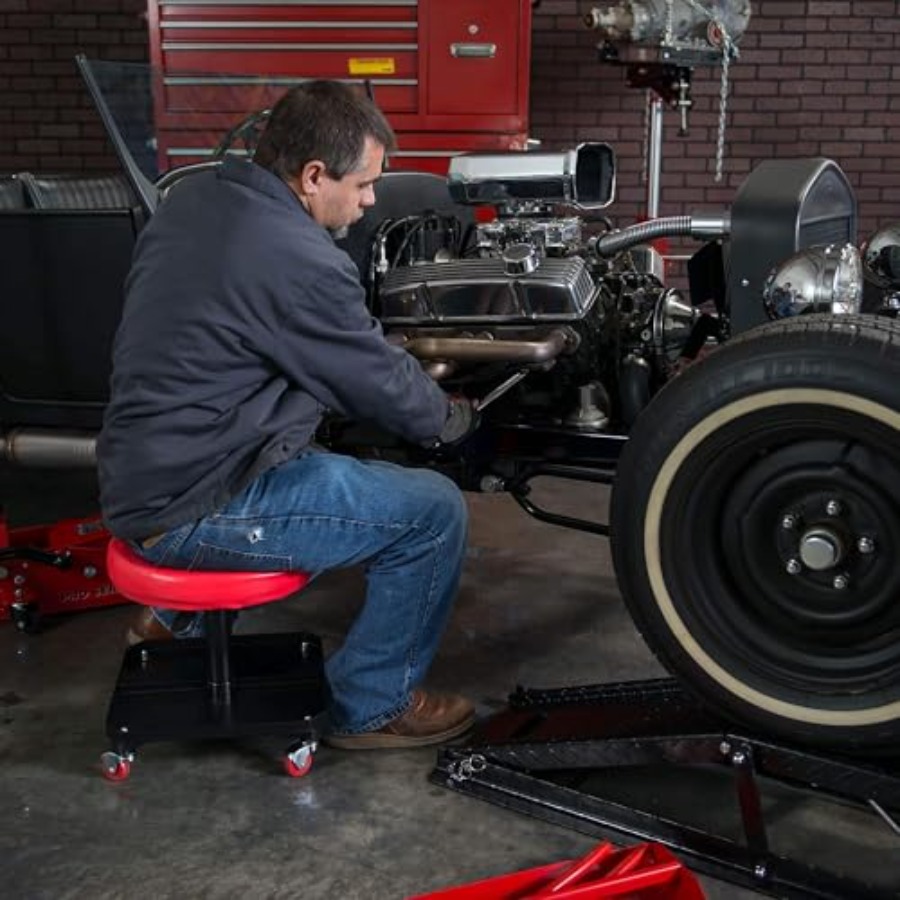 Rolling Mechanic Stool with To - Mechanical Tools In Workshop recension och pris
